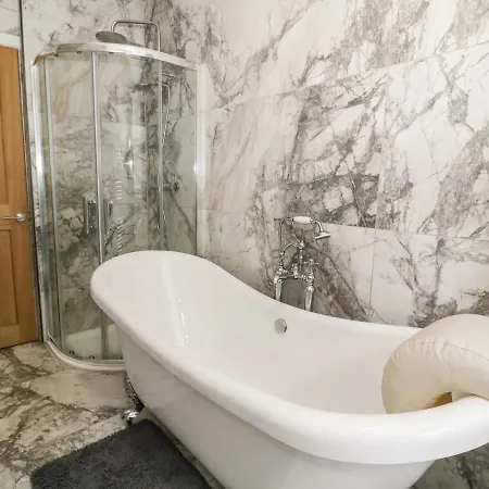 Apartament Located Centrally For Up To 4 Guests *